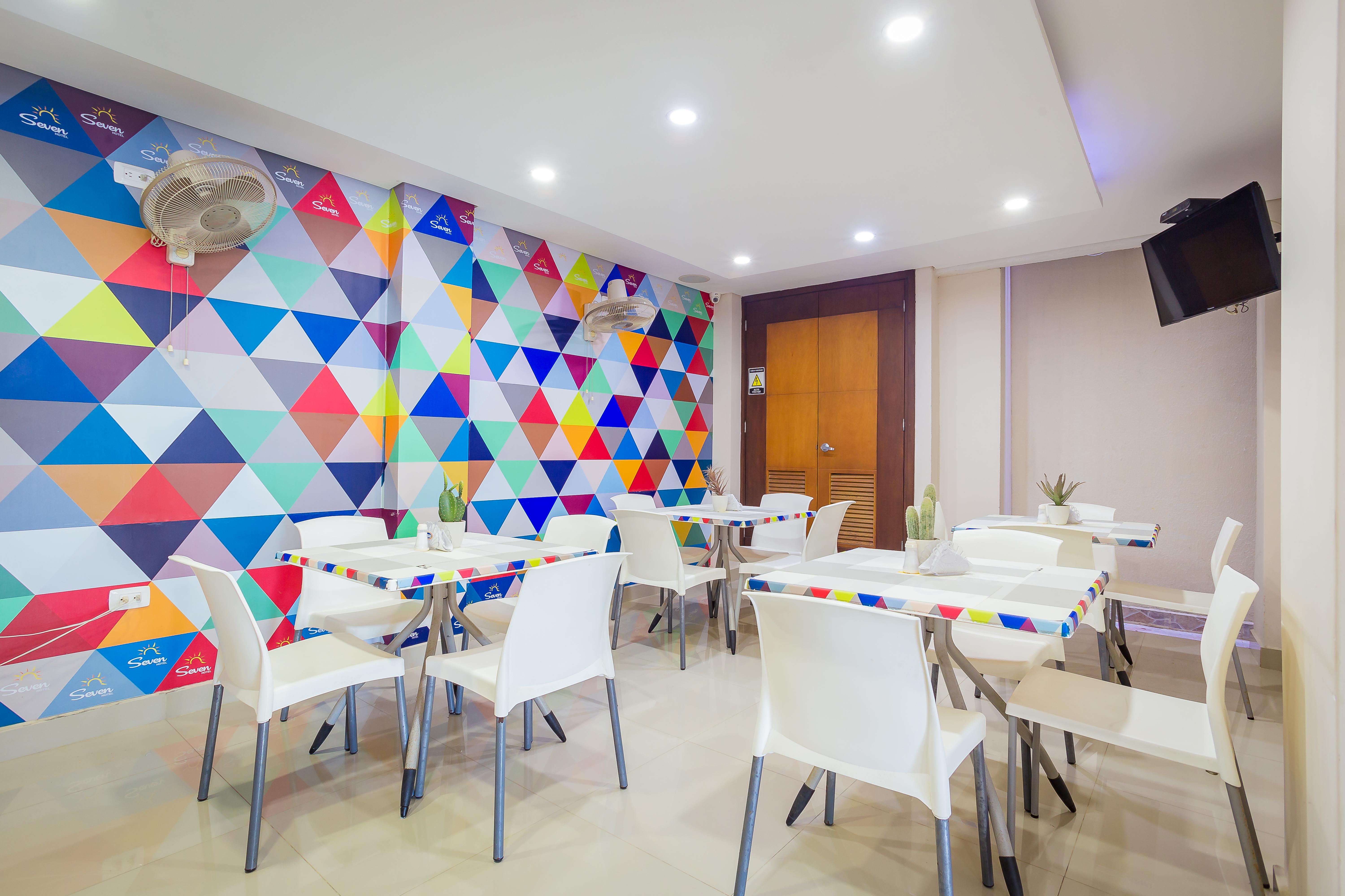 Hotel Seven Монтерія Екстер'єр фото