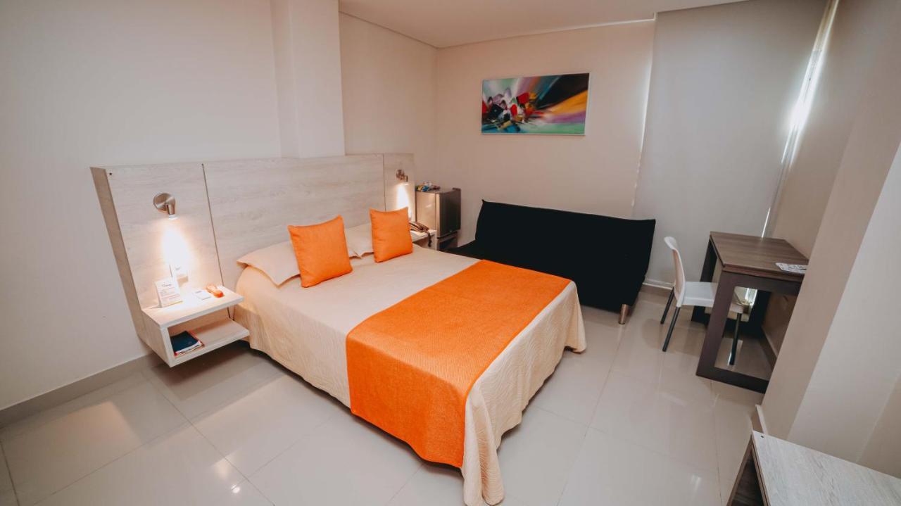 Hotel Seven Монтерія Екстер'єр фото