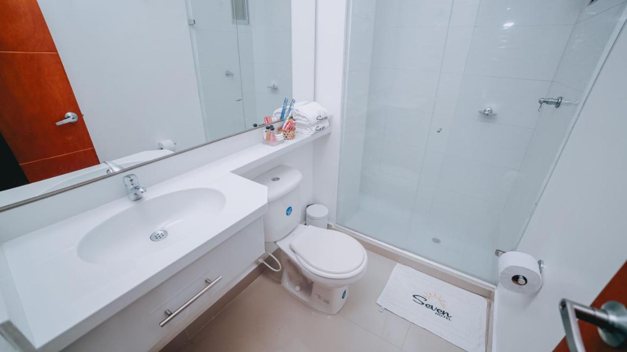 Hotel Seven Монтерія Екстер'єр фото