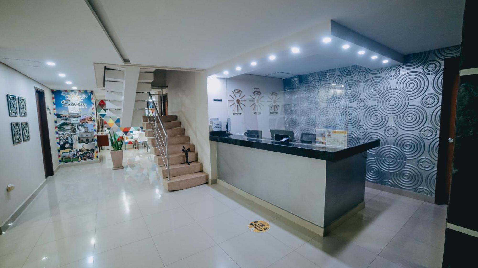 Hotel Seven Монтерія Екстер'єр фото