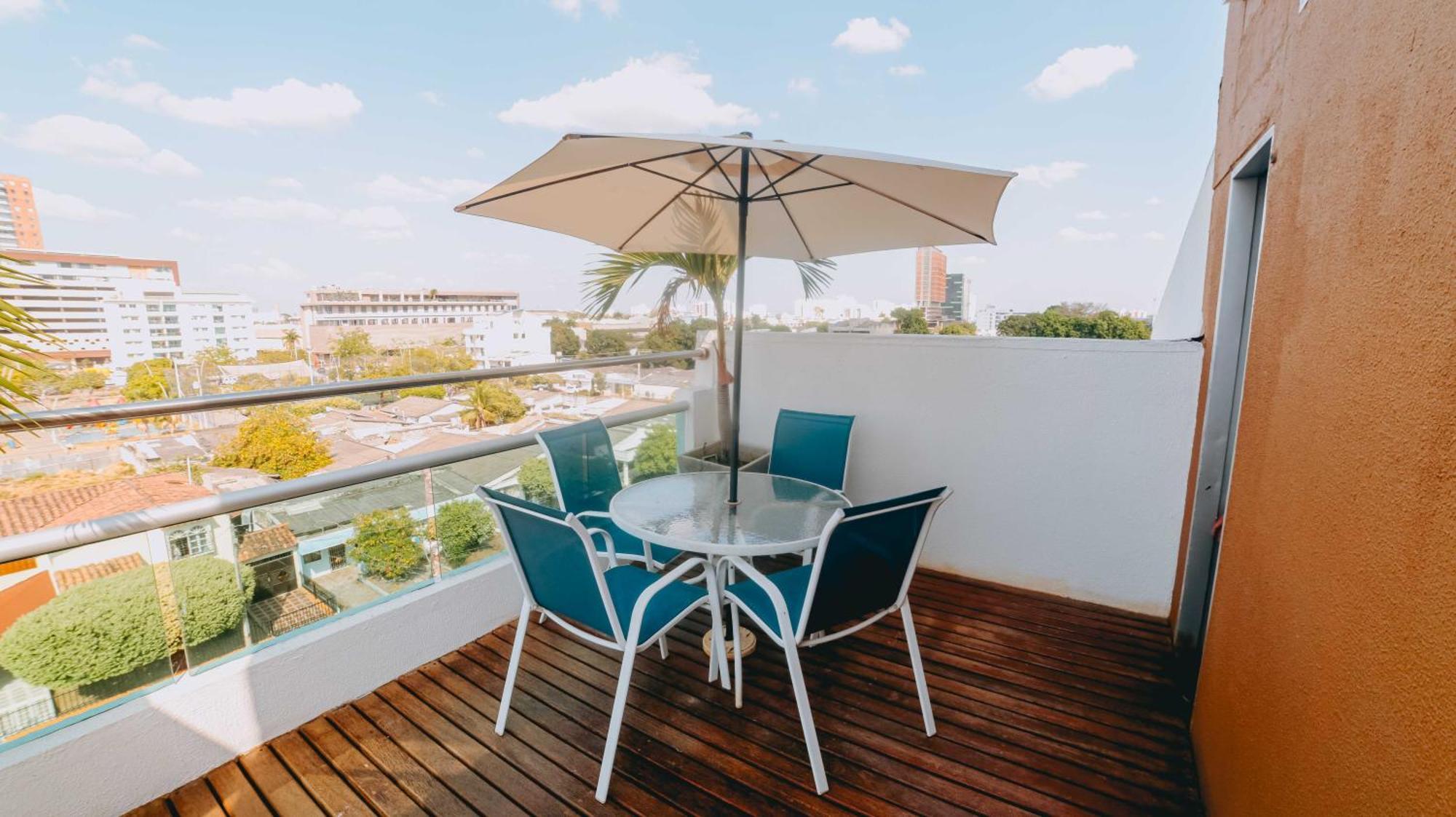 Hotel Seven Монтерія Екстер'єр фото