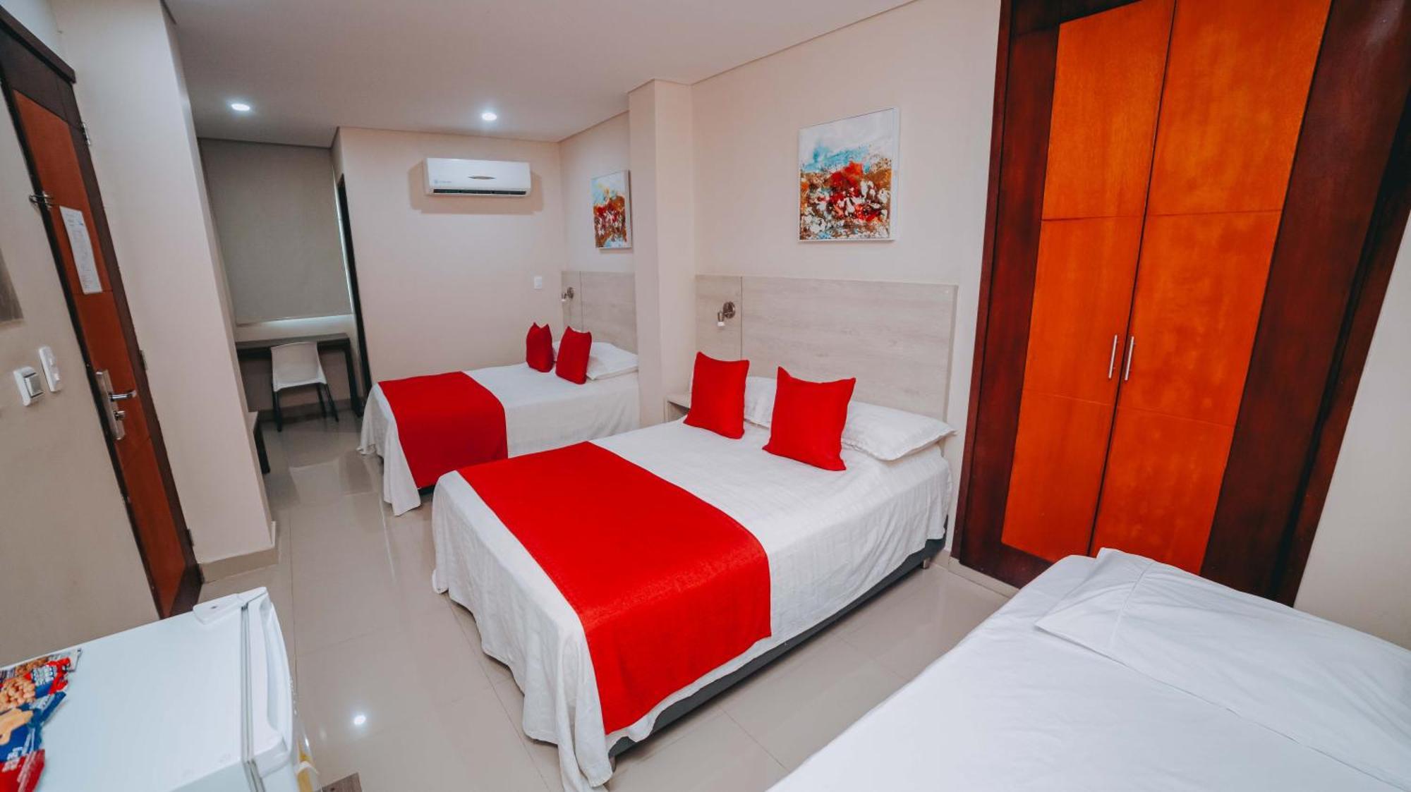 Hotel Seven Монтерія Екстер'єр фото